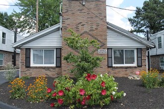 Chateau Village Apartments in Louisville, KY - Foto de edificio - Building Photo