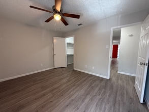 737 W Mayfield Blvd in San Antonio, TX - Building Photo - Building Photo