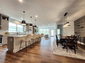 7830 Hunting Lake Dr in Painesville, OH - Building Photo - Building Photo