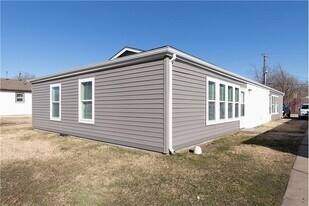 1916 S Hiram St in Wichita, KS - Building Photo