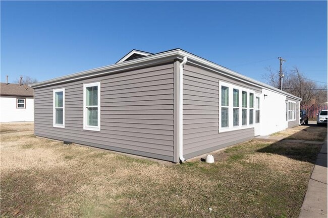 property at 1916 S Hiram St