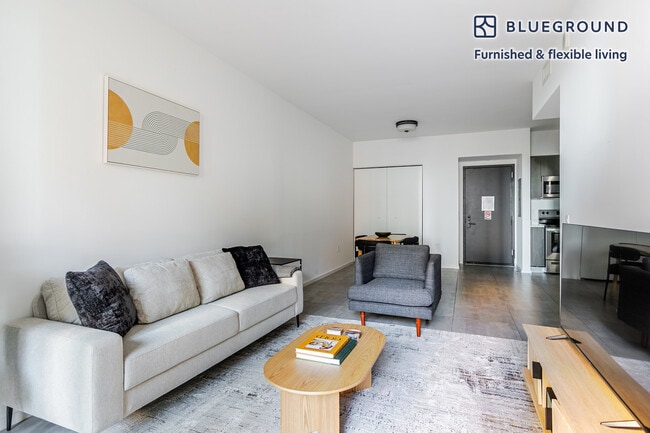 230 NE 4th St in Miami, FL - Building Photo - Building Photo