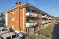 Majestic View Apartments in Everett, WA - Building Photo - Building Photo