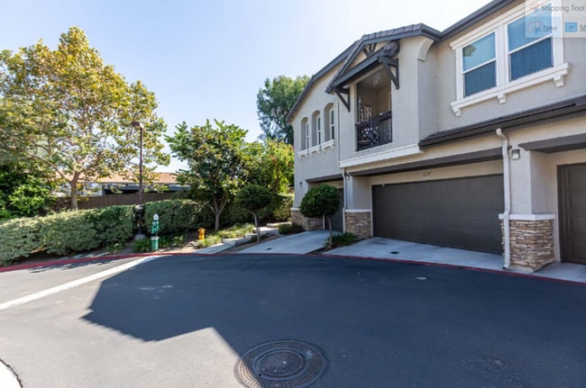property at 425 S Meadowbrook Dr