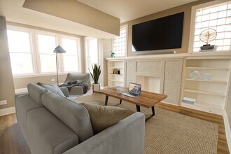 2417 E 73rd St, Unit #1 in Chicago, IL - Building Photo - Building Photo