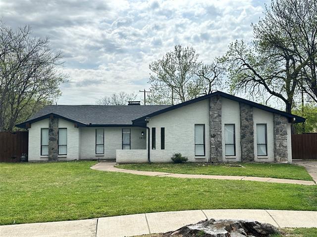 1412 Weathered St in Irving, TX - Building Photo