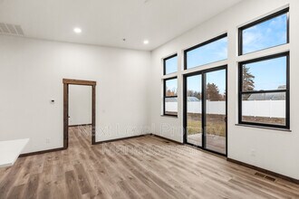 1540 Trumble Creek Rd in Kalispell, MT - Foto de edificio - Building Photo