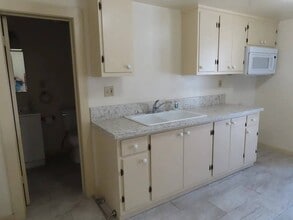 221 N Fern Ave in Ontario, CA - Building Photo - Building Photo