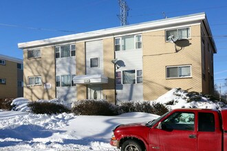 2116 Williamsburg Dr in Waukegan, IL - Building Photo - Building Photo