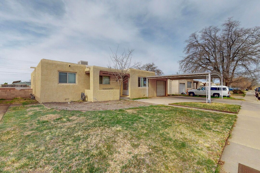 3107 Aliso Dr NE in Albuquerque, NM - Building Photo