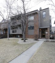 1726 11th Ave SW in Calgary, AB - Building Photo