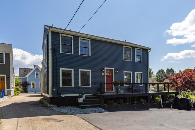 18 Walden St in Portsmouth, NH - Building Photo - Building Photo