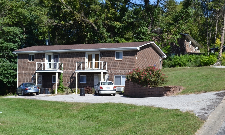 49 Hi Pointe Dr in Belleville, IL - Building Photo