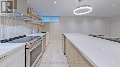 20 Knox Ave in Toronto, ON - Building Photo - Building Photo