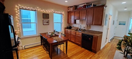 143 Hillside St, Unit 2 in Boston, MA - Building Photo - Building Photo