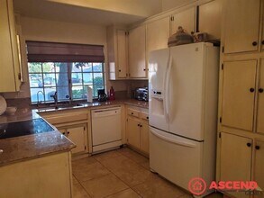 917 Sand Creek Dr in Bakersfield, CA - Building Photo - Building Photo