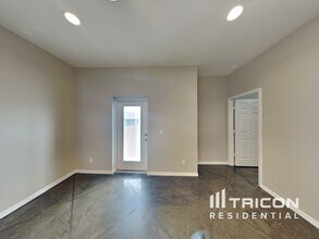 2936 Whispering Trails Dr in Winter Haven, FL - Building Photo - Building Photo