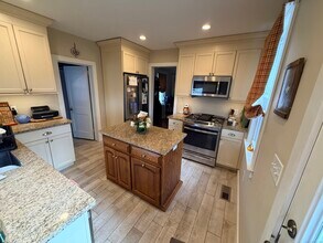 113 Seaside Ave in Guilford, CT - Building Photo - Building Photo