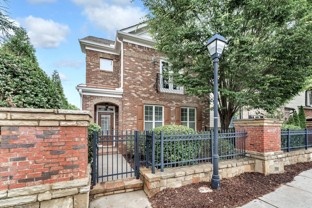 7490 Flintlock Way in Alpharetta, GA - Building Photo