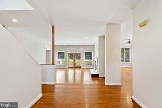 445 Springvale Rd in Great Falls, VA - Building Photo - Building Photo