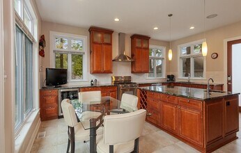 598 Lake Shore Rd in Grafton, WI - Building Photo - Building Photo