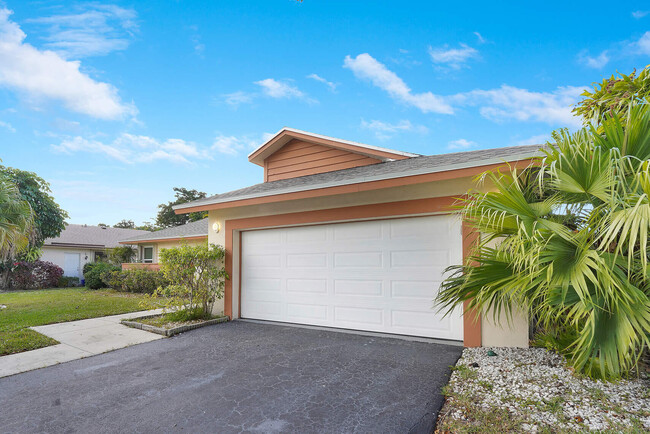 20870 Sugarloaf Ln in Boca Raton, FL - Building Photo - Building Photo