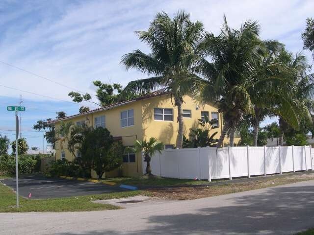 1301-1401 NE 15th St in Fort Lauderdale, FL - Foto de edificio