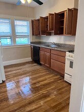 3250 Clarendon Rd, Unit 2nd Floor in Cleveland Heights, OH - Building Photo - Building Photo