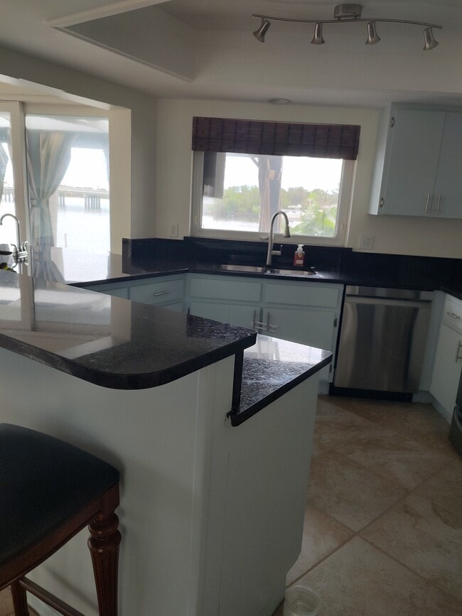 1180 42nd Ave NE in St. Petersburg, FL - Building Photo - Building Photo
