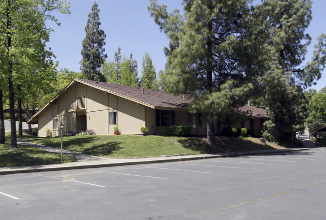 Auburn Palms in Auburn, CA - Foto de edificio - Building Photo