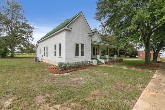 142 S Broad St in Newville, AL - Foto de edificio - Building Photo