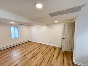 13-55 Eggert Pl in Queens, NY - Building Photo - Building Photo