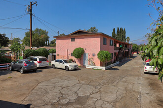 403 E Acacia St in Ontario, CA - Building Photo - Building Photo