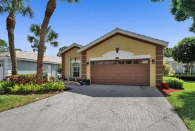 property at 165 Harbor Cir