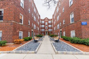 3242 N Clifton Ave, Unit J09W in Chicago, IL - Building Photo