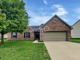 7705 Corsican Cir in Avon, IN - Building Photo