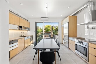 619 10th Street NE, Unit Unit B in Washington, DC - Building Photo - Building Photo