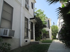 831 S Wilton Pl in Los Angeles, CA - Building Photo - Building Photo