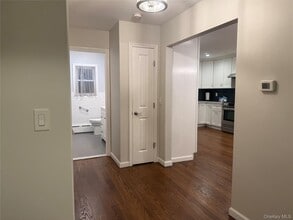 18 Juniper Rd in Port Washington, NY - Building Photo - Building Photo