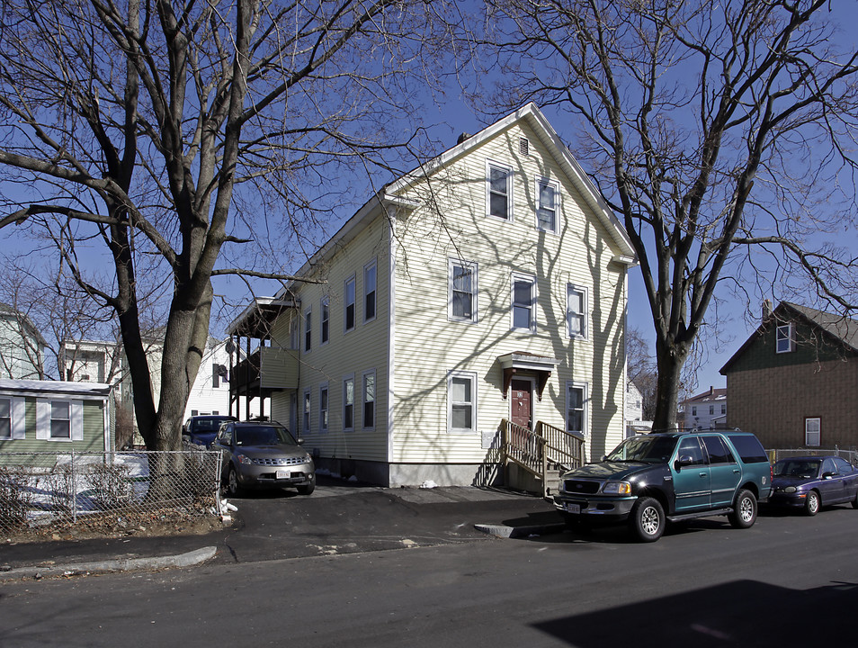 32 Ellsworth St in Worcester, MA - Building Photo