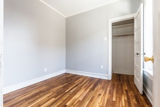 2017 E 72nd St in Chicago, IL - Building Photo - Interior Photo