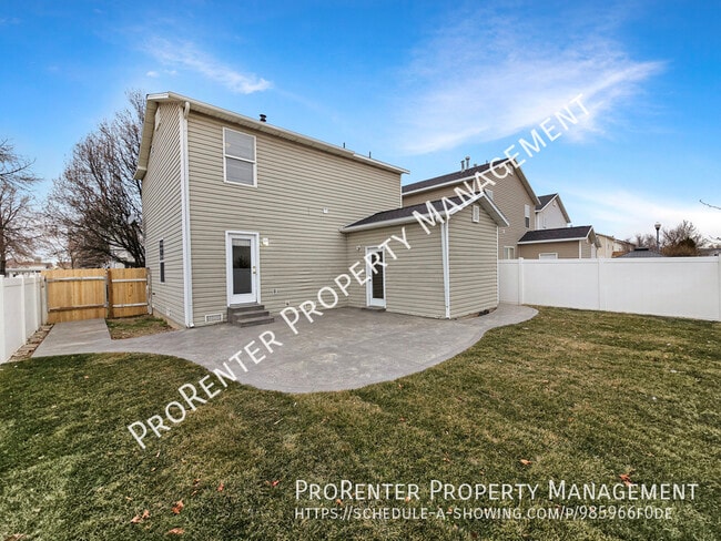 1984 N 2125 W in Clinton, UT - Building Photo - Building Photo