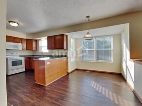 6088 Lakewood Dr in Hamilton, OH - Foto de edificio - Building Photo