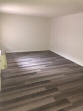 1131 Elden Ave, Unit 108 in Los Angeles, CA - Building Photo - Building Photo