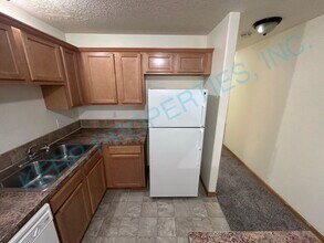 924 NE 94th Ave in Portland, OR - Building Photo - Building Photo