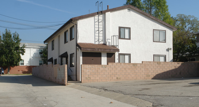 10445 Oro Vista Ave in Sunland, CA - Building Photo - Building Photo