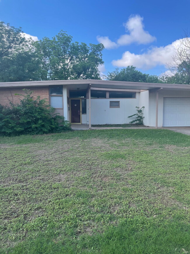 2507 45th St in Lubbock, TX - Foto de edificio - Building Photo