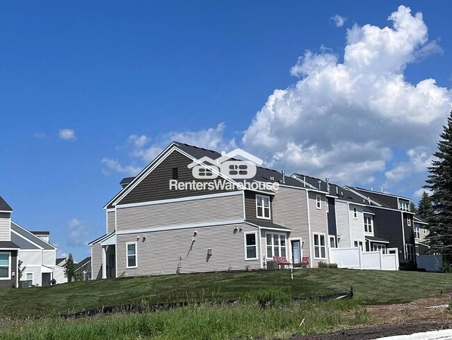 5960 Urbandale Ln N in Plymouth, MN - Foto de edificio - Building Photo
