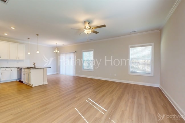 121 S Sina St in Troutman, NC - Foto de edificio - Building Photo