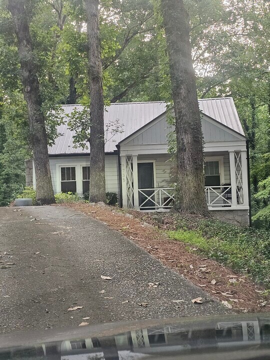 1735 Willis Mill Rd SW in Atlanta, GA - Building Photo